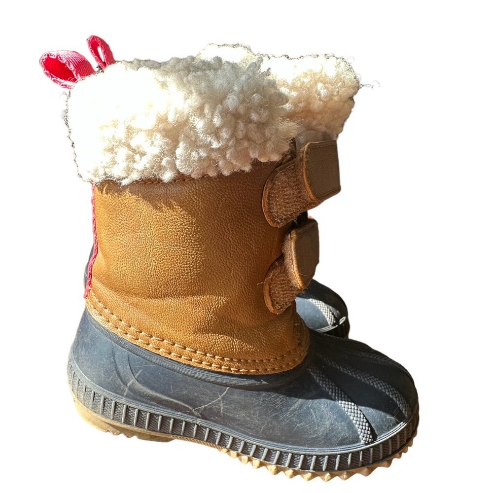 **3 for $30**
Gap kids duck boots - Picture 2 of 5